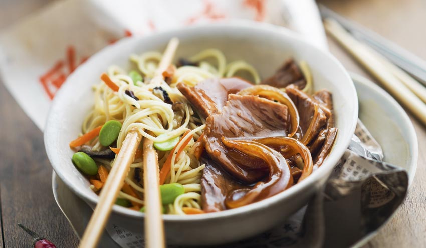 Bœuf aux oignons et nouilles chinoises aux légumes surgelés - Cuisine