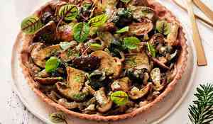 Tarte fondante aux cèpes et escargots de Bourgogne en persillade