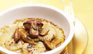 Cassolette de cèpes et boudins blancs, sauce foie gras