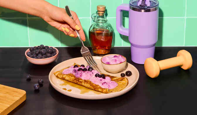 Omelette sucr&eacute;e riche en prot&eacute;ines aux myrtilles - 24 g de prot&eacute;ines