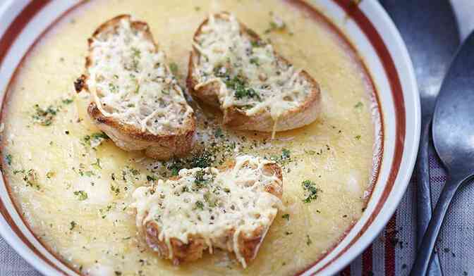 Soupe lyonnaise à l’oignon