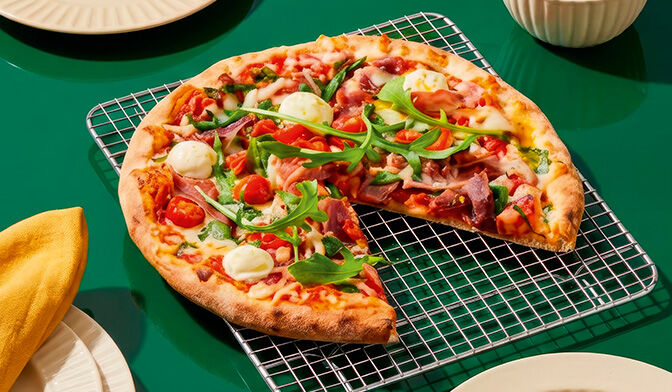 Pizza jambon speck, roquette, mozzarella — vue 3