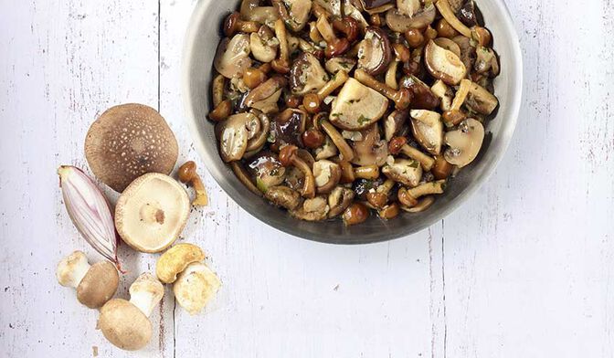 Mélange de champignons cuisiné au beurre et à l'échalote
