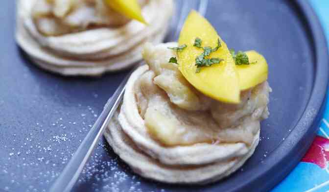 Meringue à la mangue, citron vert et tequila