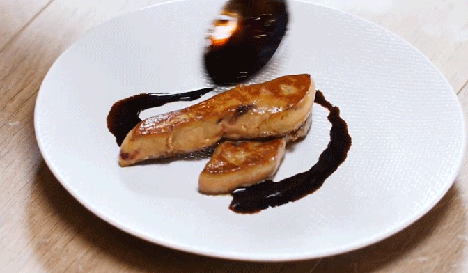 Escalope de foie gras poêlée, vinaigre balsamique