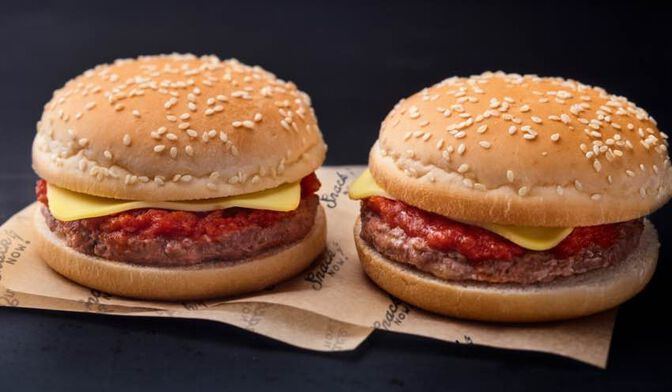 2 cheeseburgers