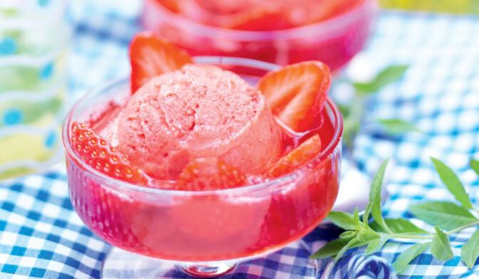 Soupe de fraise à la menthe