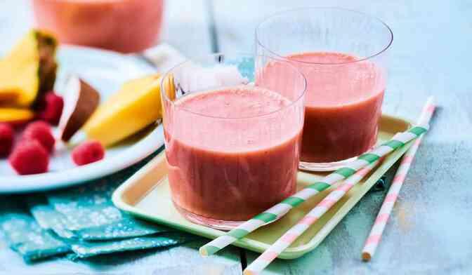Fruits pour smoothie ananas, mangue, coco, framboise