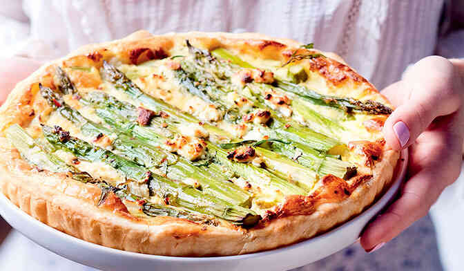 Quiche aux asperges et chèvre frais à l'estragon