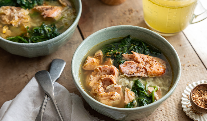 Bouillon au saumon, épinards et riz