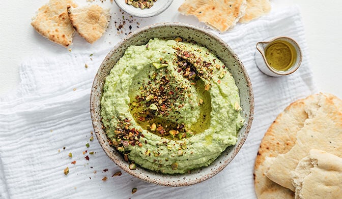 Houmous de petits pois, dukkah à la pistache