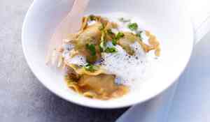 Ravioles de langoustines, émulsion au citron et aux herbes