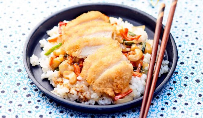 Poulet karaage, riz et légumes cuisinés