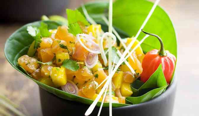 Tartare de saumon et de mangue à la citronnelle