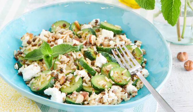 Salade de céréales aux courgettes rôties et feta