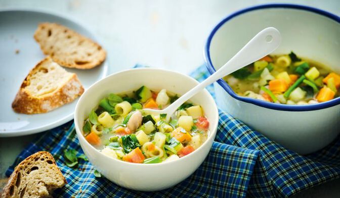 Légumes pour potage minestrone bio, France