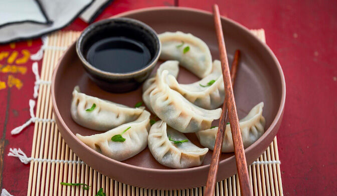 CUISINE JAPONAISE, PATE DE RAVIOLES GYOZA SURGELÉES