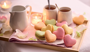 12 MACARONS COEUR 50 ANS