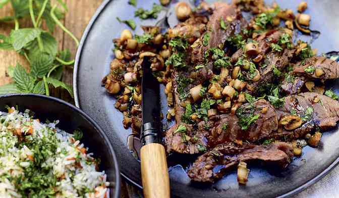 Bœuf sauté aux oignons, coriandre et citronnelle