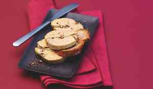 Foie gras aux cèpes et noisettes
