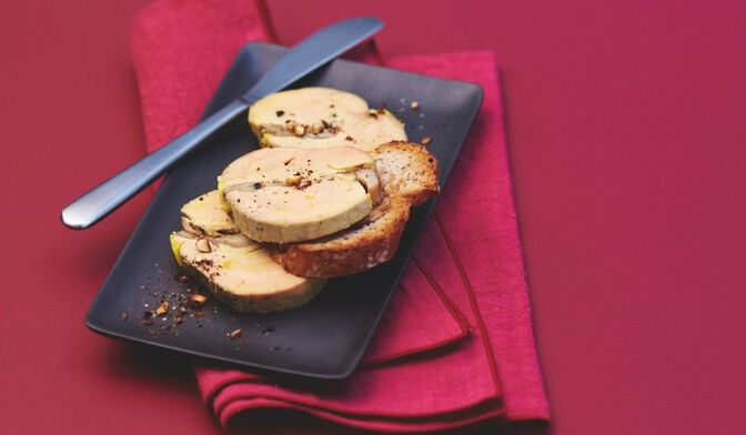 Foie gras aux cèpes et noisettes