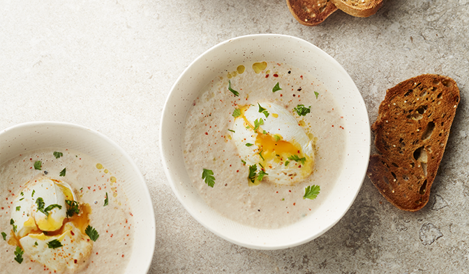 Œuf poché, velouté express de champignons de Paris par Thierry Marx