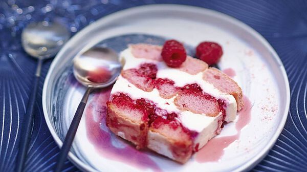 Bûche Tiramisu Aux Biscuits Roses Et à La Framboise