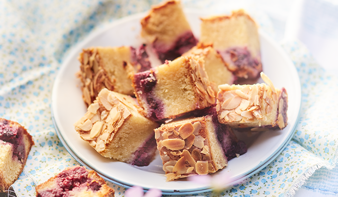 Gâteau aux amandes et fruits rouges