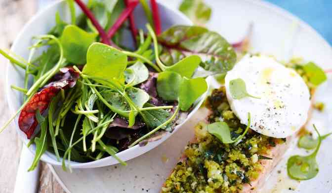 Saumon en croûte d’herbes et burrata