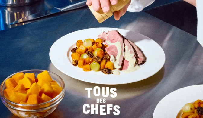 Gigot d'agneau au zaatar, sauce citron tahin&eacute;