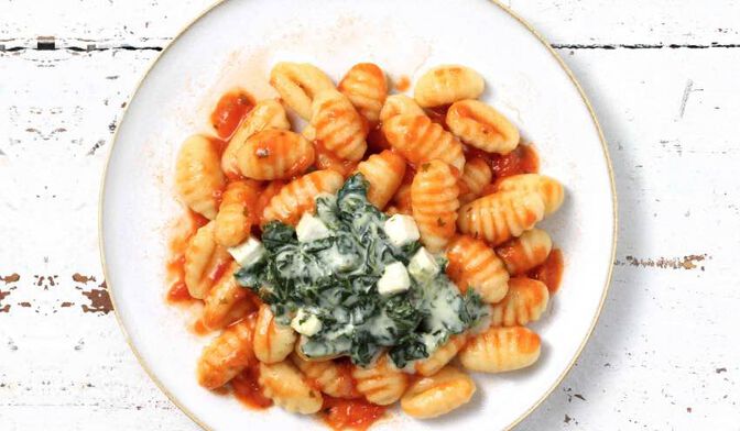 Gnocchis au chèvre et aux épinards, sauce tomate
