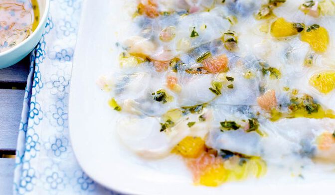 Carpaccio de cabillaud, vinaigrette aux agrumes