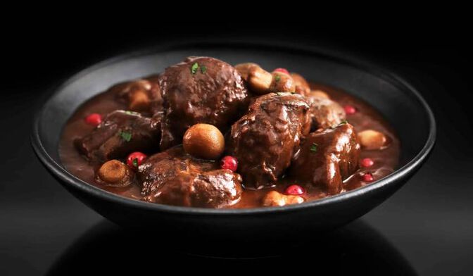 Civet de chevreuil sauce Grand Veneur aux groseilles