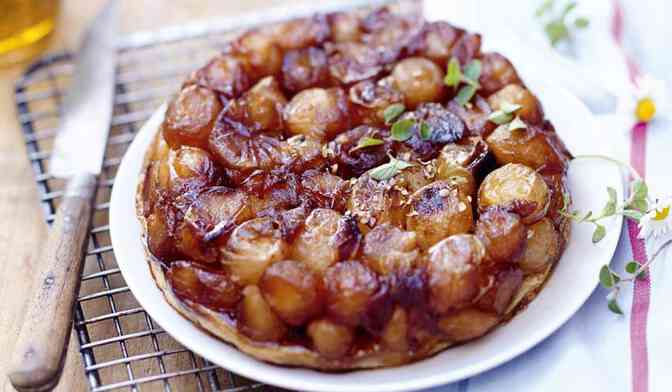Tatin de petits oignons blancs