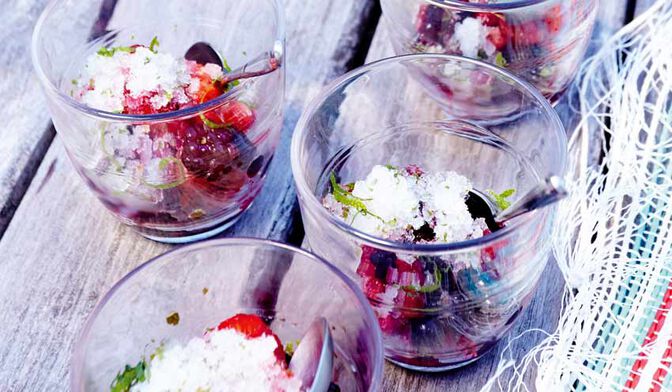 Salade de fruits rouges, granité citron-menthe