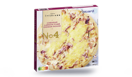Pizza cheddar, lardon fum&eacute;, oignon rouge