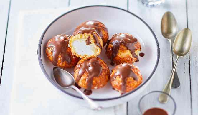 6 PROFITEROLES