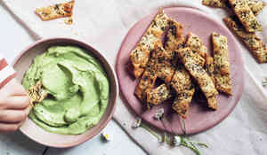 Crackers au thym et pavot, trempette à l'avocat