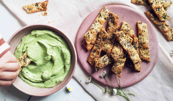 Crackers au thym et pavot, trempette à l'avocat
