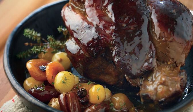 Agneau confit puis laque aux fruits secs