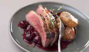 Magret de canard aux griottes