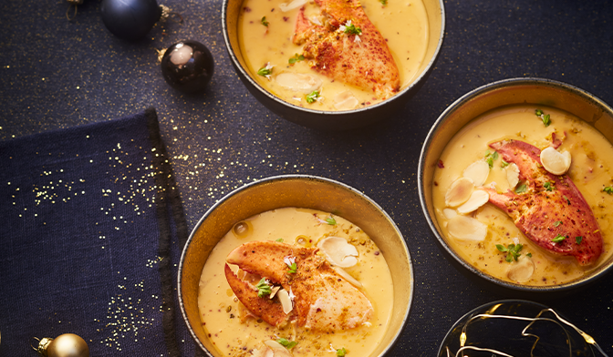 Velouté de homard au curry et fruits secs