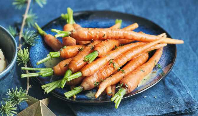 Poêlée mini-carottes entières, sauce agrume et beurre