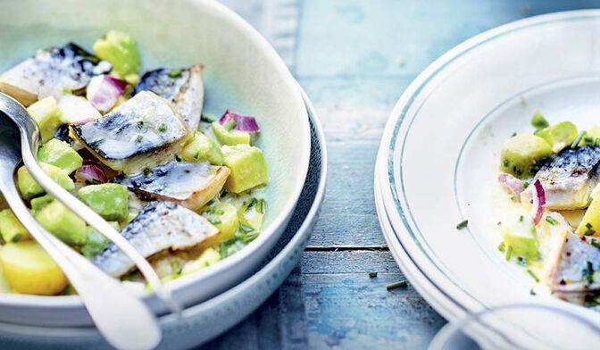 Salade tiède de maquereau pomme de terre et avocat, sauce beurre-citron