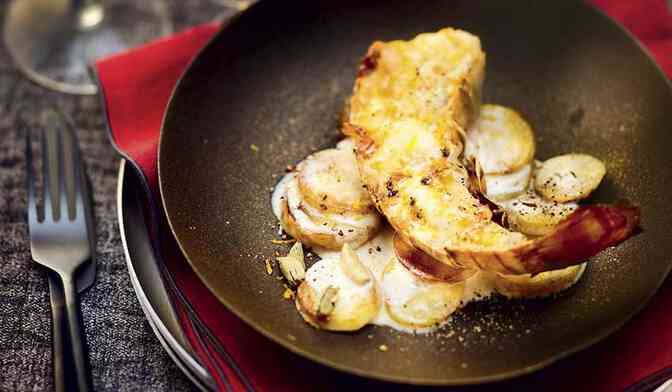 Langouste grillée au beurre d’agrumes et gratin de rattes à la cardamome