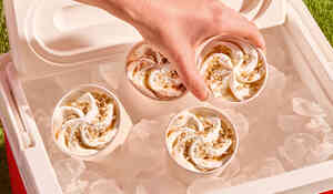 4 SUNDAES VAN SCE CARAMEL