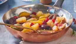 Po&ecirc;l&eacute;e festive de figue, prune, pomme, orange et cranberry