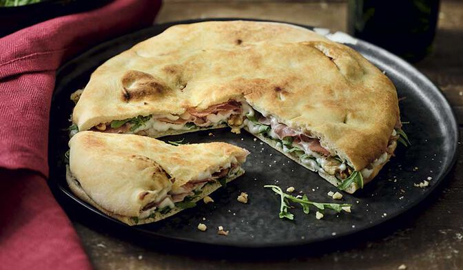Focaccia speck Gorgonzola AOP, roquette, noix