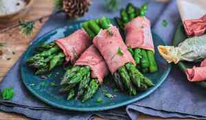 6 fagots d'asperges vertes bardés de jambon speck