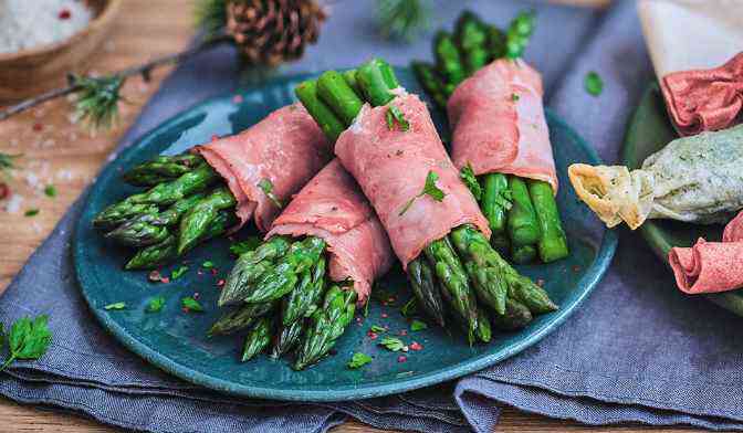 6 fagots d'asperges vertes bardés de jambon speck